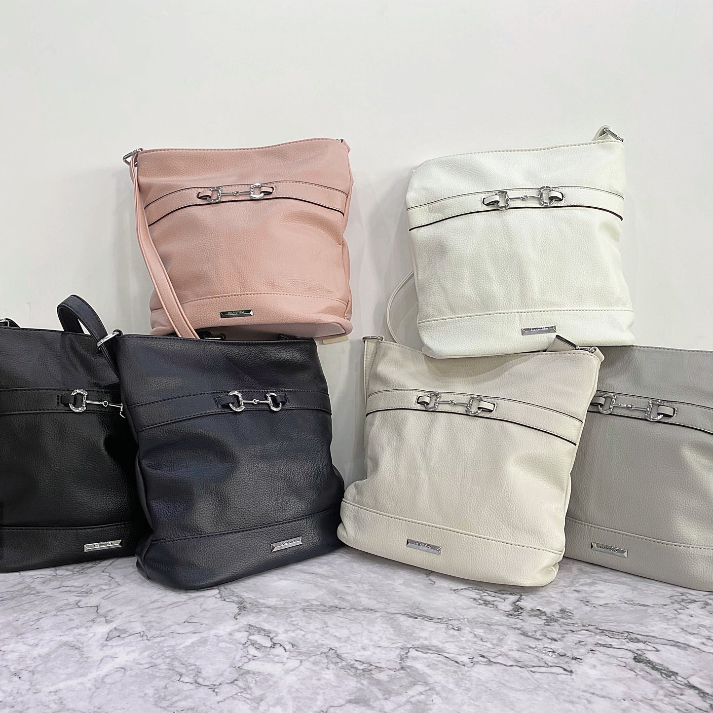 Silviarosa sötétkék válltáska.