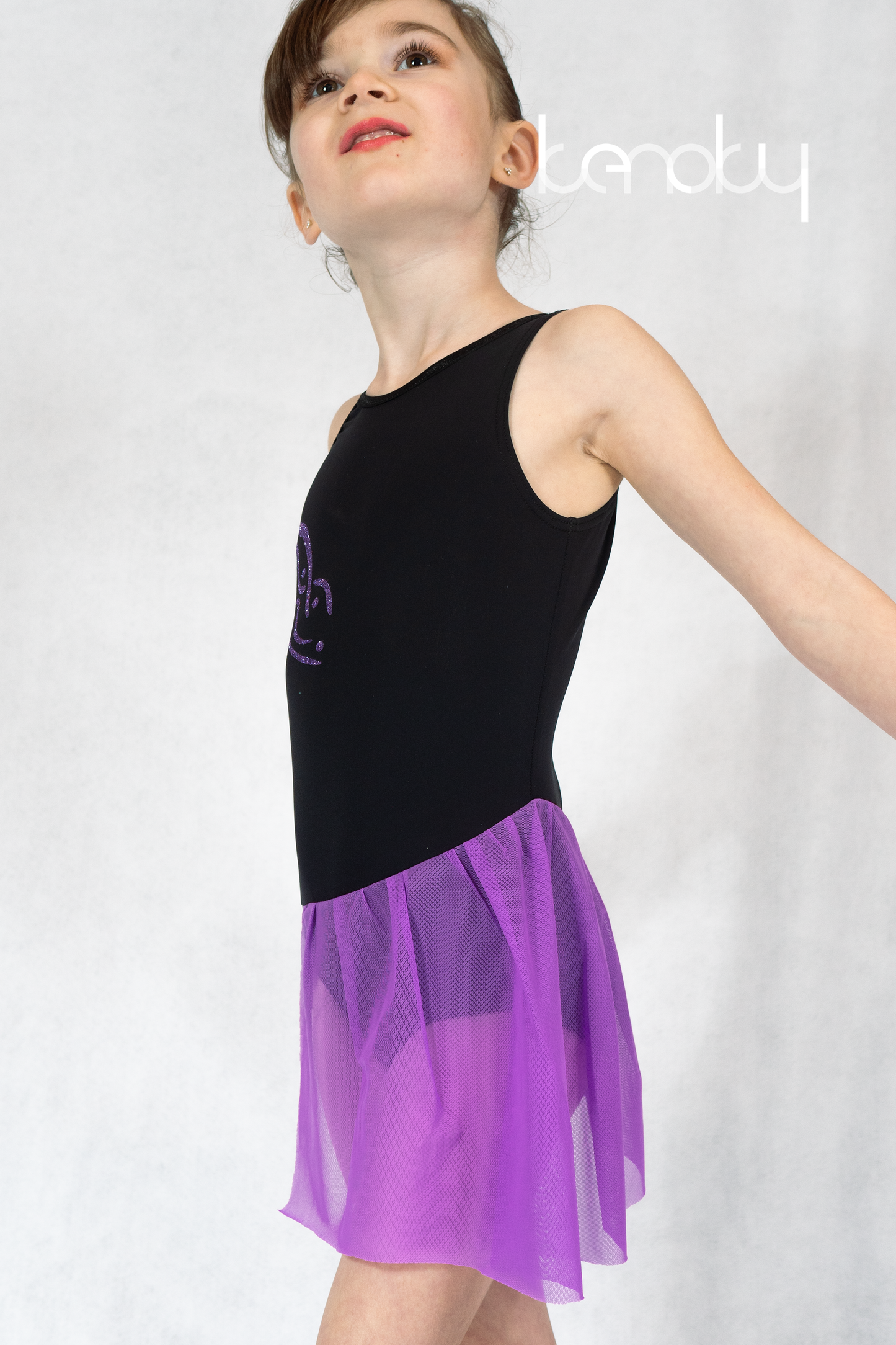 Asszimetrikus fekete-lila táncos dressz