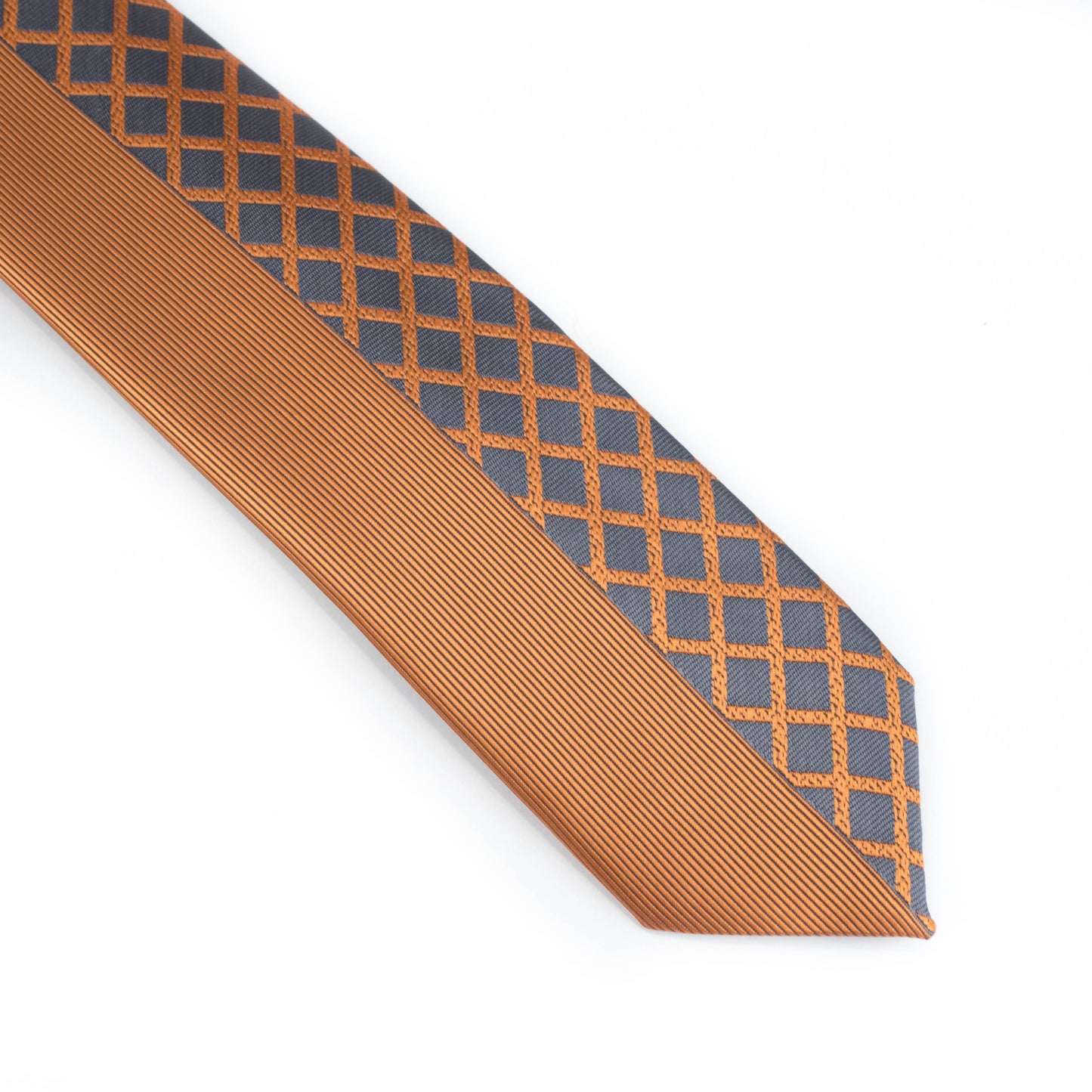 Csíkos-rácsos mintás nyakkendő